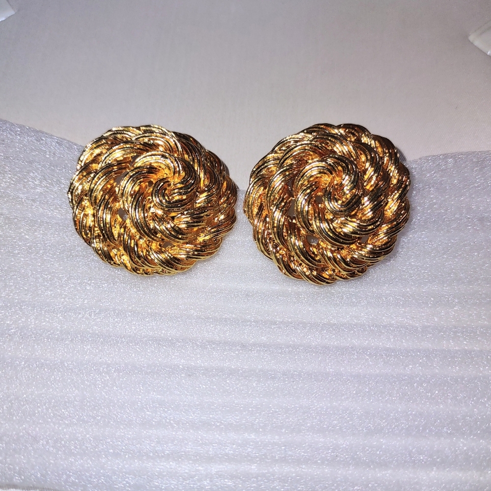 Gold Twisted Rope Design Clip Earrings